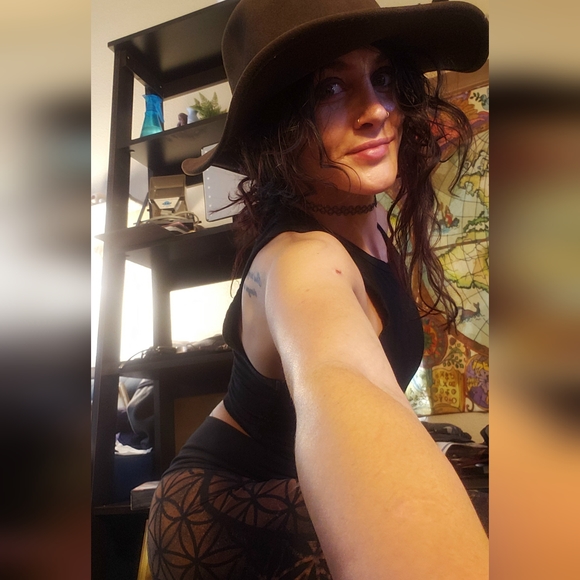 Meet your Posher, Steph - Picture 4 of 4